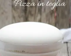 Step <p>Comezamos coa masa:</p><p>Bota a auga, o azucre e o fermento na xerra do Thermomix.</p><p> • Mestura 20 segundos / velocidade 2<br></p><p>Engadimos a fariña, o aceite e o sal<br></p><p> • amasamos 2 minutos / espiga</p><p>Untamos un bol con aceite e reservamos, Sacamos do vaso do Thermomix a masa e formamos unha bola, introducímola no bol que tiñamos reservado e tapámolo e deixamos que fermente durante 1 hora aproximadamente (ou ata que dobre).</p><p> • amasamos 2 minutos / espiga</p><p>Untamos un bol con aceite e reservamos, Sacamos do vaso do Thermomix a masa e formamos unha bola, introducímola no bol que tiñamos reservado e tapámolo e deixamos que fermente durante 1 hora aproximadamente (ou ata que dobre).</p> illustration