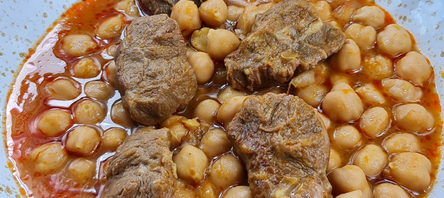 GARBANZOS CON CARRILLERAS GUISADAS (COCCIÓN LENTA)